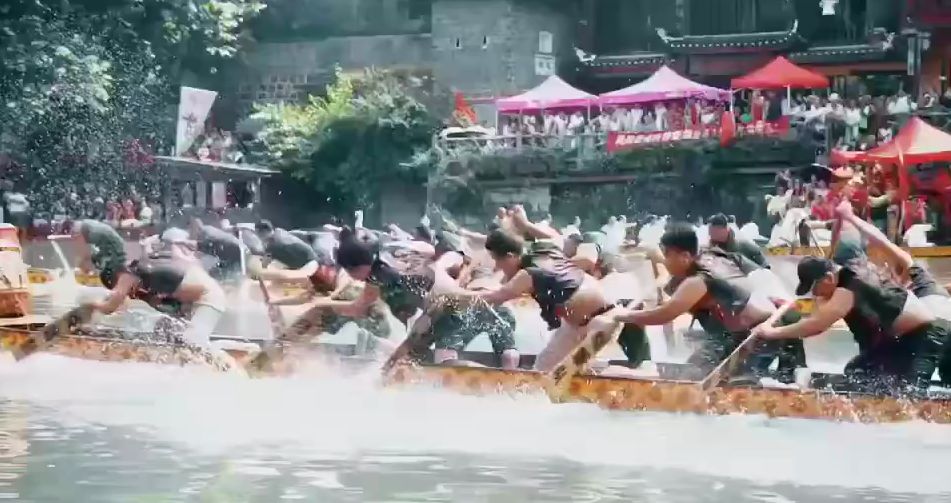 鳳凰龍舟比賽，友情與陪伴的溫馨水上之旅