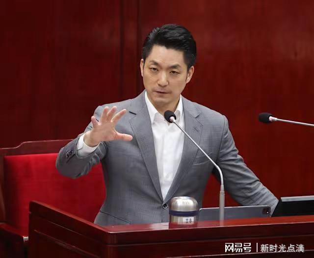 蔣萬安最新動態(tài)，時代背景下的政治新星嶄露頭角